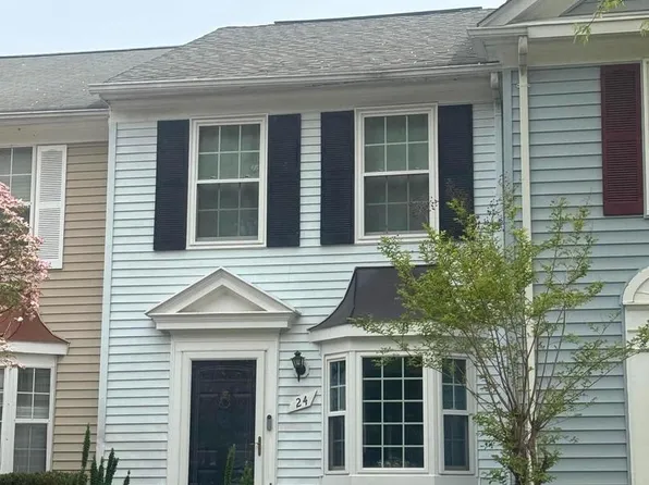 24 Huntley Ct, Sterling, VA 20165