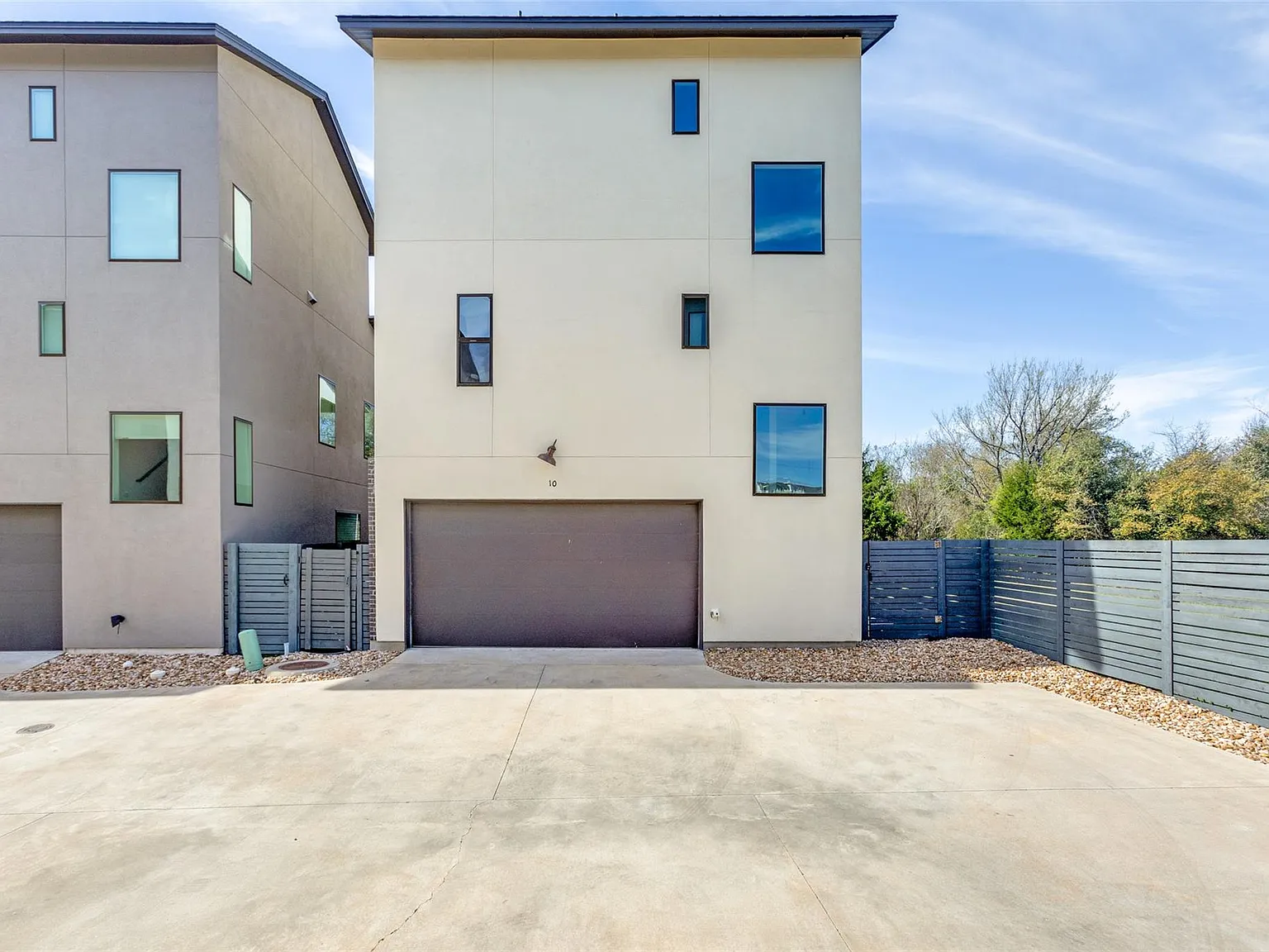 3 bed, 2.5 bath, 2102 sqft, $3,400 — Photo 3
