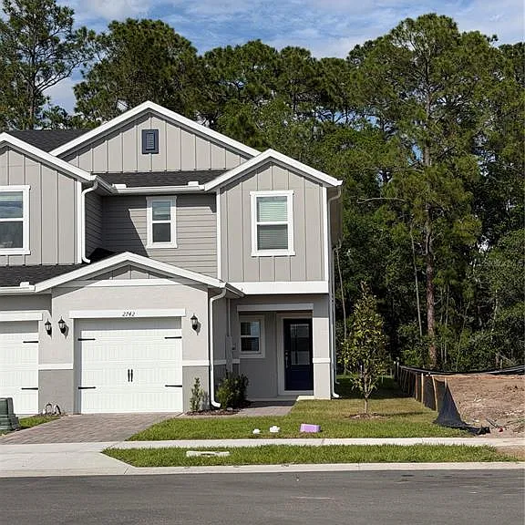 2742 Raindrop Run St — Photo 2