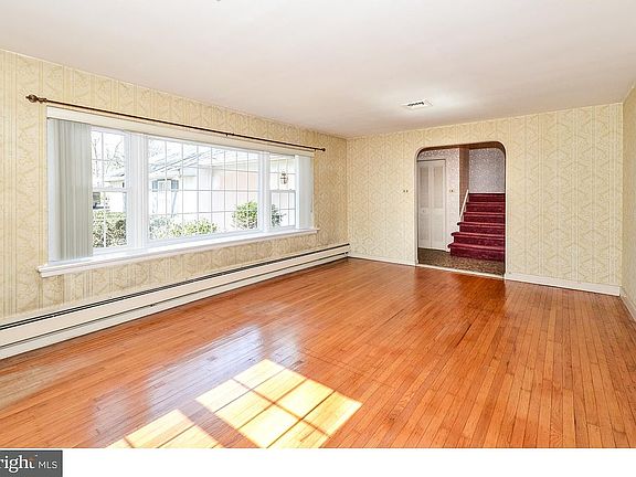 4th image of 1214 Lois Rd