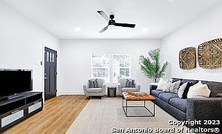 4th image of 823 W LYNWOOD AVE