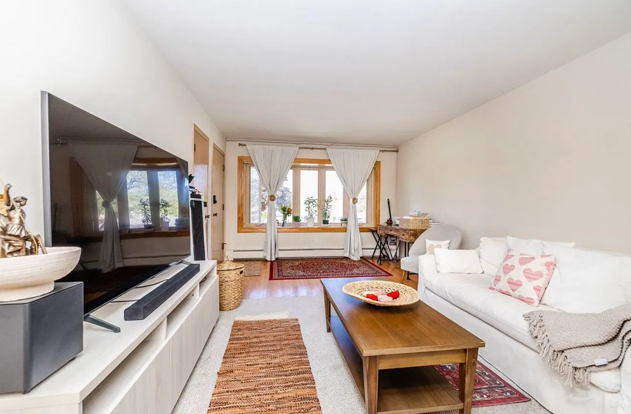 3 bed, 1.5 bath, $2,500 — Photo 1