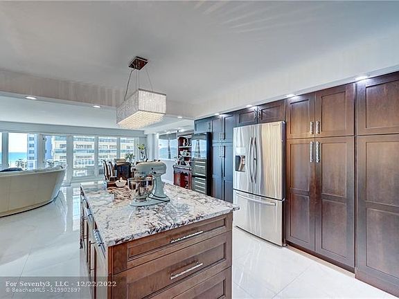 5th image of 4100 Galt Ocean Dr APT 610
