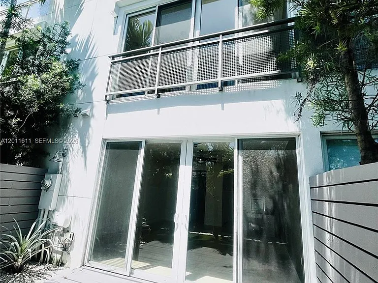 822 NE 19th Ave — Photo 9