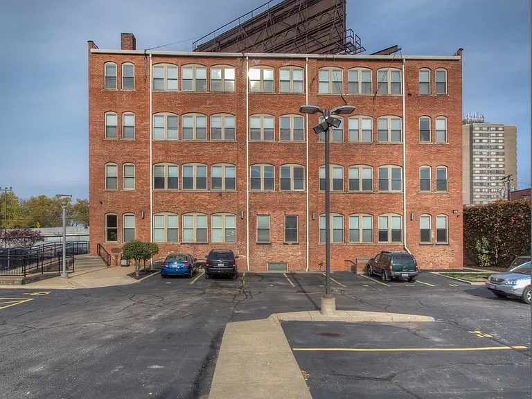 2820 Detroit Ave — Photo 6