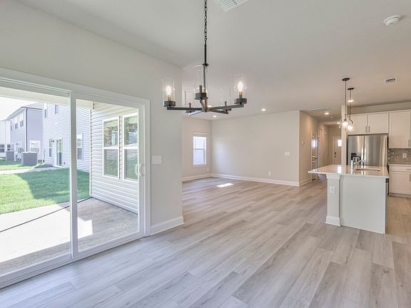 5th image of 1279 Bluffton Cir