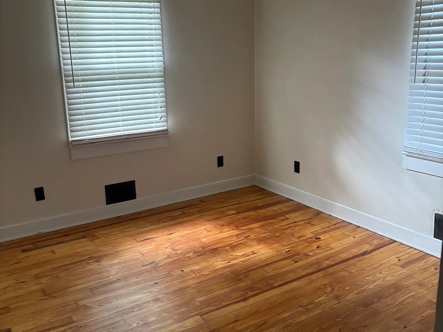 4 bed, 1886 sqft, $1,700 — Photo 4