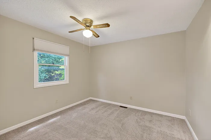 4631 Graceland Ave — Photo 32