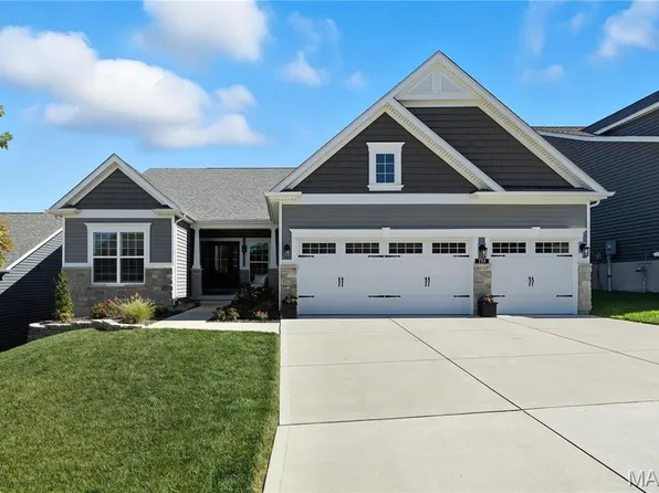 734 Crested Point Dr, Eureka, MO 63025