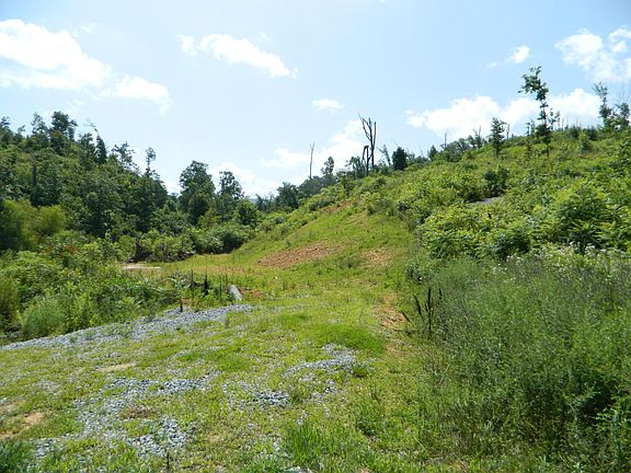 4th image of 54 Whispering Pines Dr