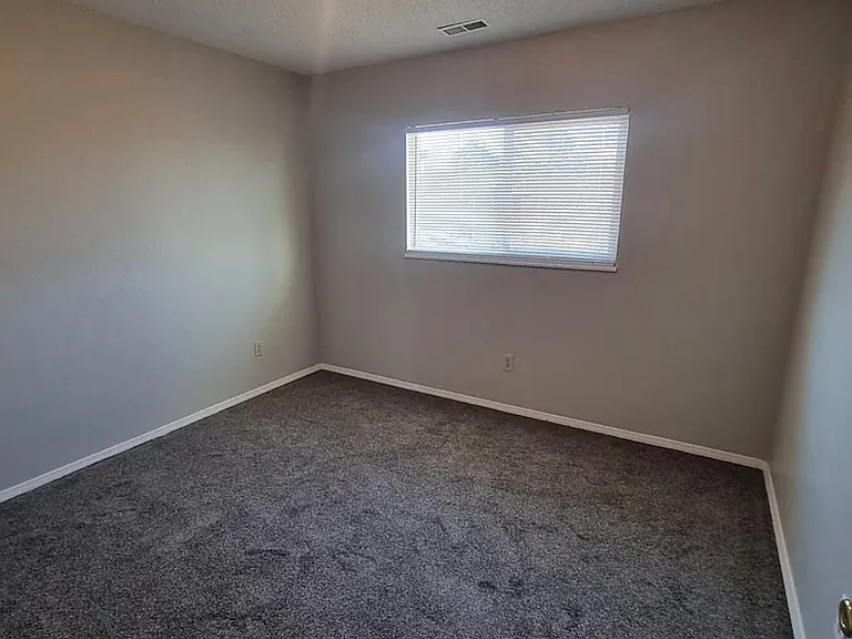 1043 Mazatlan Cir #B — Photo 10