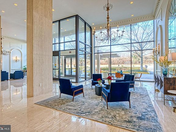 3rd image of 1300 Army Navy Dr APT 128