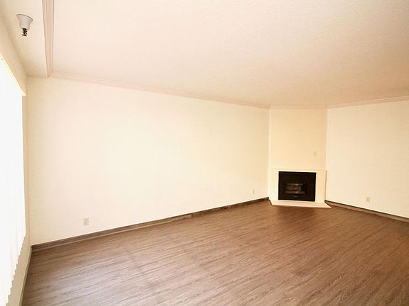 2nd image of 453 E Tujunga Ave #C