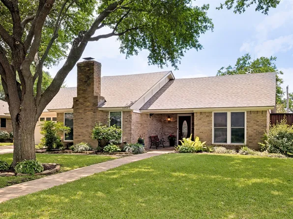 2253 Farrington Ln, Hurst, TX 76054