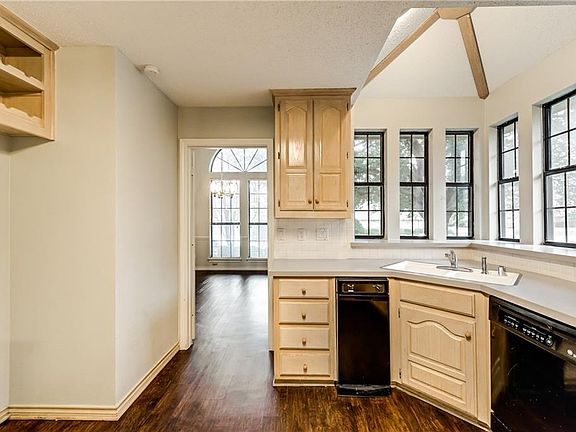 5th image of 1313 Primrose Ln