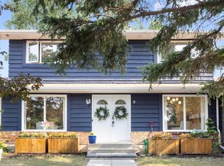8 S Midridge Bay SE, Calgary, AB T2X 1E7