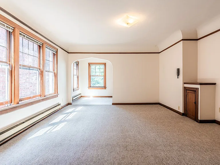 Leonard Apartments — Photo 7