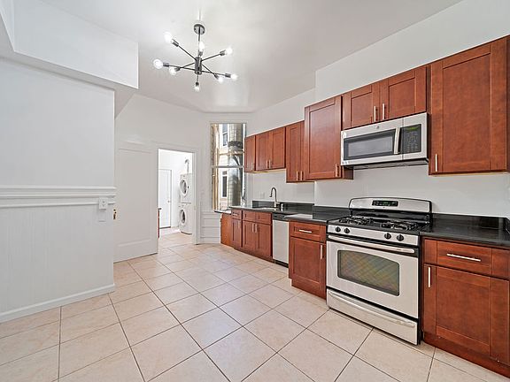 2nd image of 105 Carl St