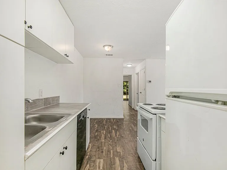 6000 Calloway Ct — Photo 12