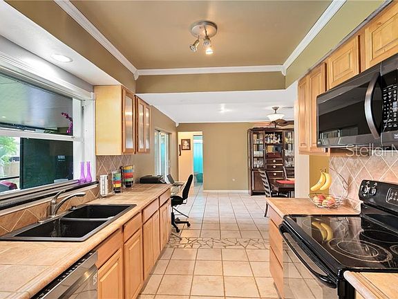 2nd image of 615 Sprucewood Cir