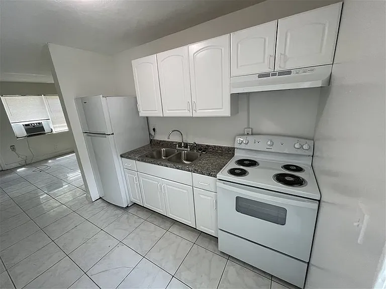 613 5th St #3 — Photo 3