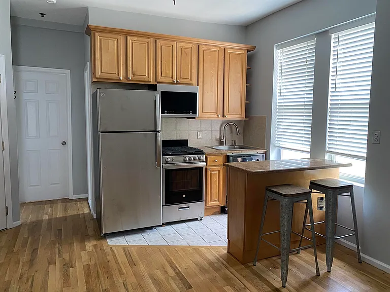 734 Adams St #5C — Photo 2