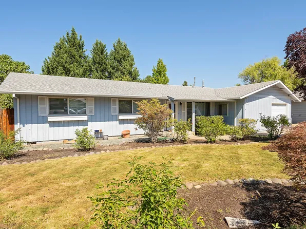 1701 Camellia Ave, Medford, OR 97504