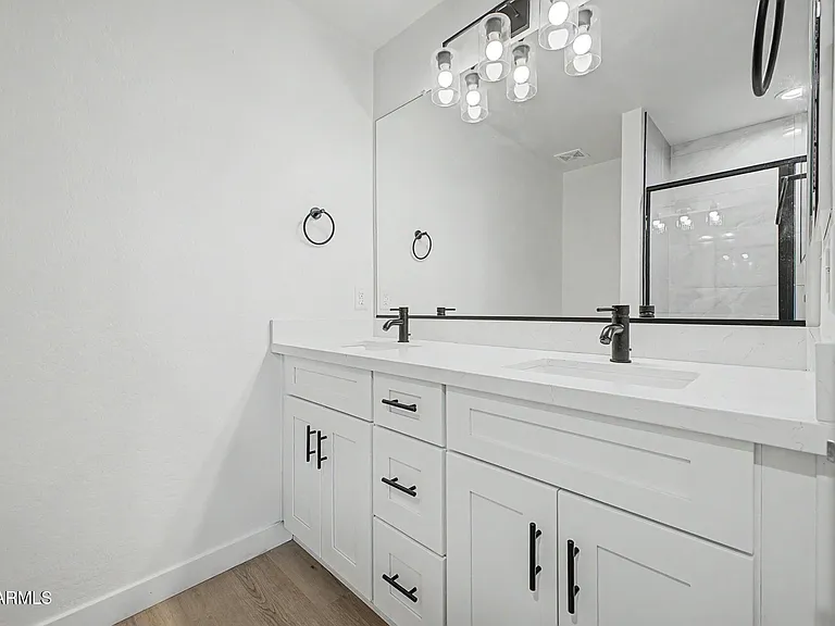 141 W Latona Rd — Photo 16