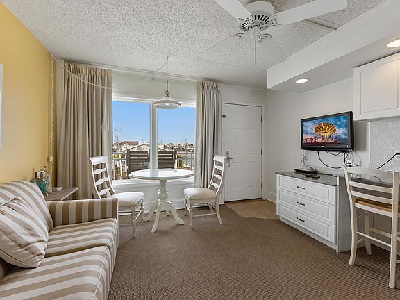 5th image of 7800 Dune Dr #216