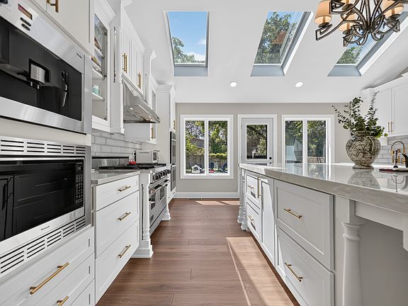 5th image of 3825 Maple Ave