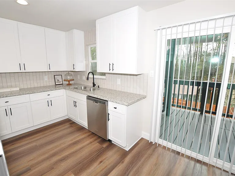 2655 Fountain View St #3 — Photo 9