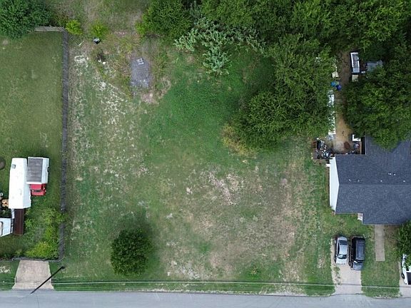 4th image of 222 Overlook Dr