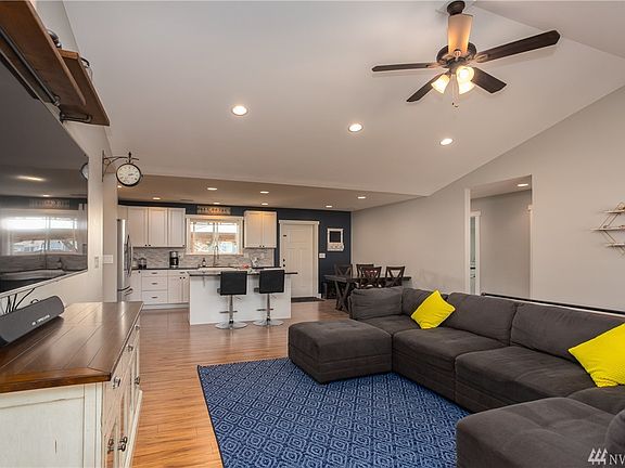 5th image of 409 Amareen Ct