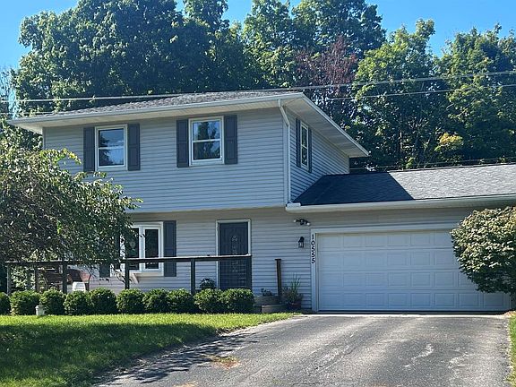 2nd image of 10555 Center Rd