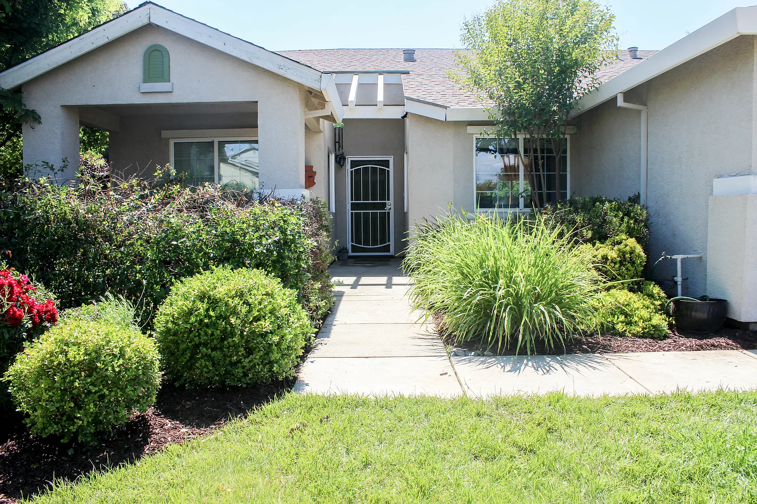120 Johnson Ct photo 1
