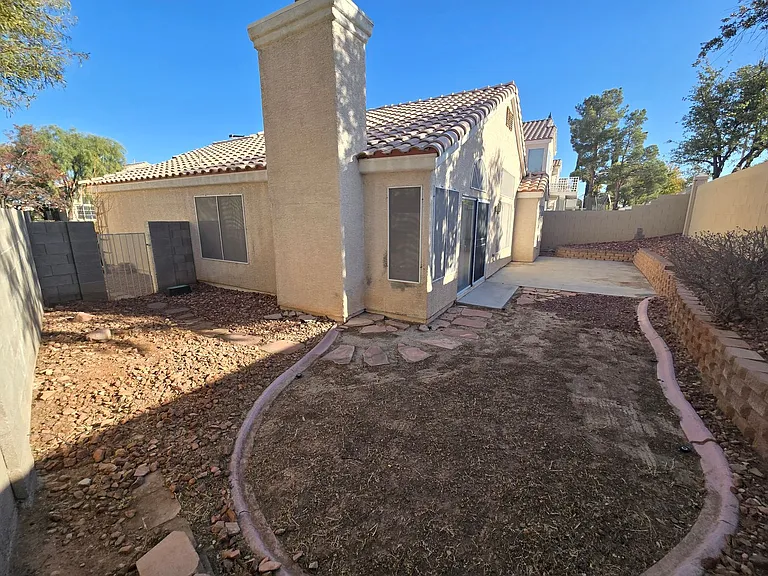 2417 Bloomington Dr — Photo 21