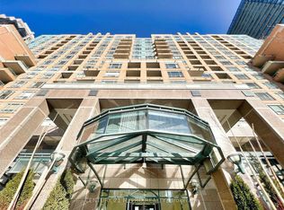 887 Bay St #701-C01, Toronto, ON M5S 3K4
