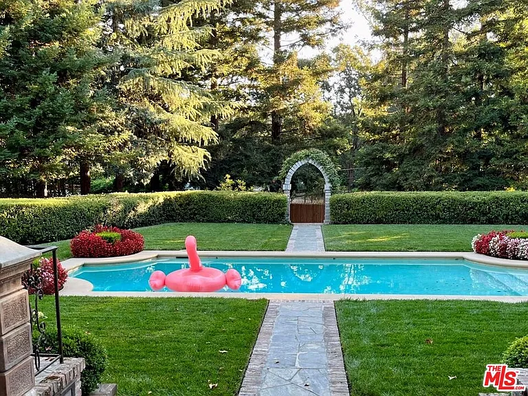 530 Hawthorn Rd — Photo 20