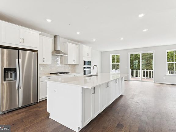 7th image of this home