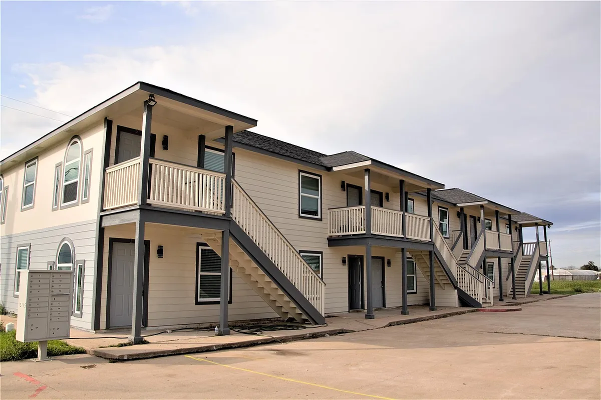 Building Photo - 13115 Highway 6 #12