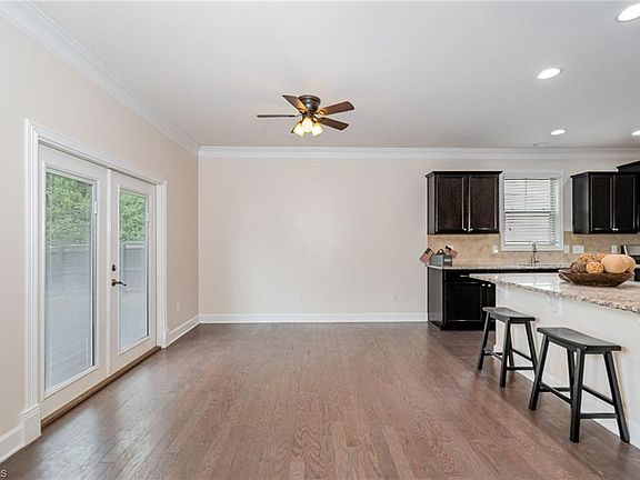 5th image of 5 Harbor Glen Ct