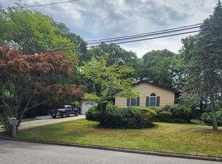 38 Maria Court, Holbrook, NY 11741