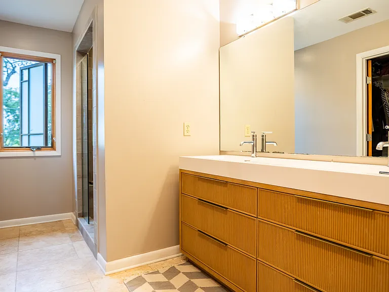 1604 Jefferson Ave — Photo 10