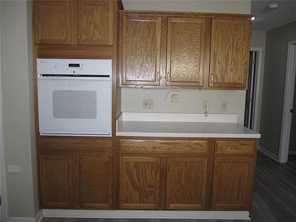 5th image of 301 Sarah Ln APT B