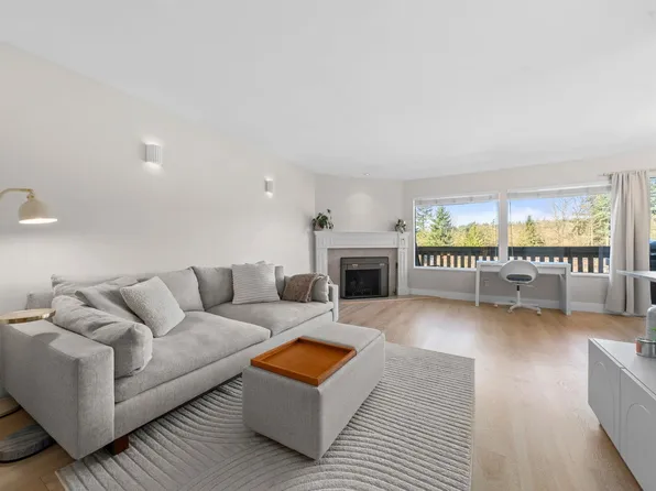 1001 Old Lillooet Rd, North Vancouver, BC V7J 3H6