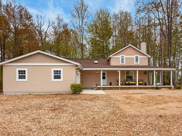 6811 116th Ave, Fennville, MI 49408
