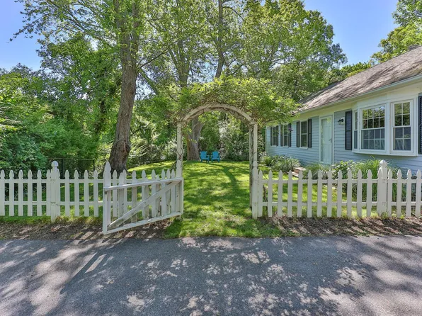 26 Huckins Neck Road, Centerville, MA 02632
