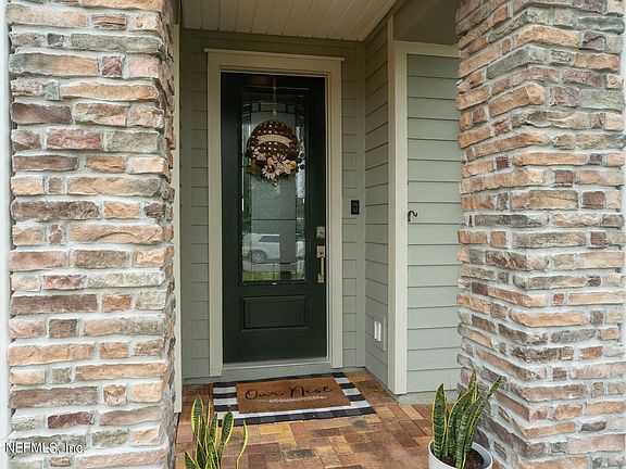 3rd image of 43 LAUREL GATE Lane