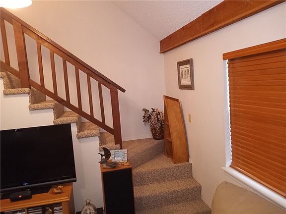 5th image of 11803 White Oak Dr