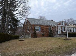 35 Kirby Ln, Ronkonkoma, NY 11779